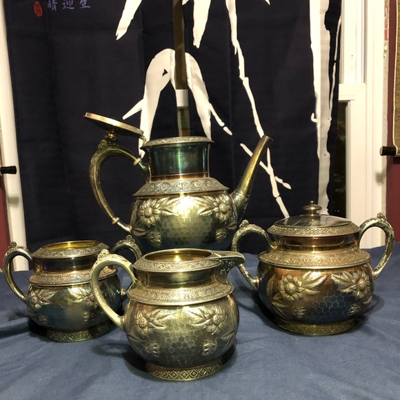 Middletown Plate, Quadruple Silver Plated Tea Set - Picture 1 of 16
